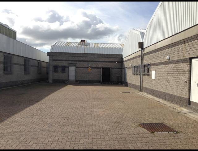 700M² FACTORY TO LET IN OTTERY